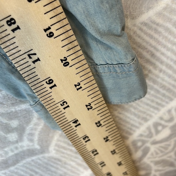 Denim Button Down Shirt Top EUC Large M/L LIGHT BLUE WASH Thread & Supply - Picture 5 of 7